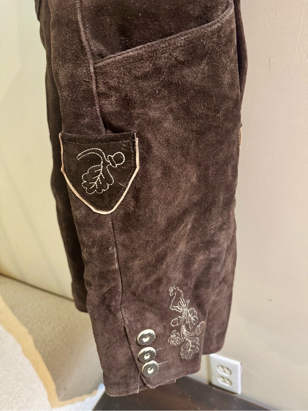 Men's Brown Suede Lederhosen-Style Suspender Bag - Picture 9 of 9